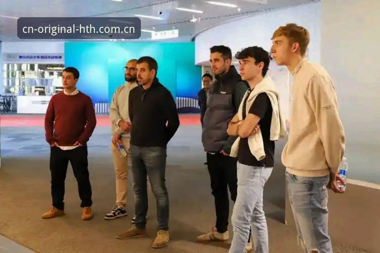 揭秘萨马兰奇与西班牙人的隐秘渊源，一场追思会背后的体育江湖